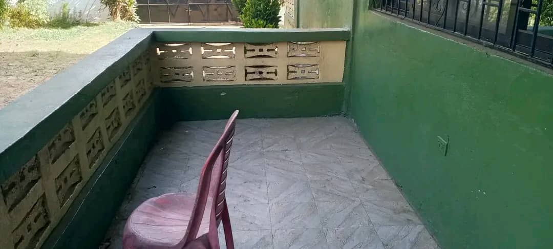 Three bedrooms apartment with two bathrooms for rent